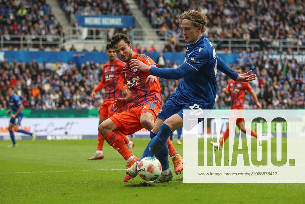 Adrian Gantenbein FC Schalke 04, 17 in duel with David Herold Karlsruher SC, 20 , Karlsruher SC vs FC Schalke 04, 2 Bundesliga, Matchday 11, 2025 2026, 01 11 2025, DFL REGULATES PROHIBIT ANY USE OF PHOTOGRAPHS AS IMAGE SEQUENCES AND OR QUASI VIDEO, Karlsruher SC vs FC Schalke 04, 2 Bundesliga, Matchday 11, 2025 2026, 01 11 2025 Karlsruhe