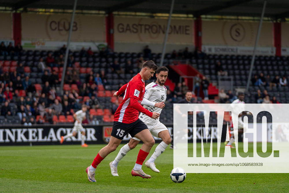 Antonis Aidonis SG Sonnenhof Großaspach, 15 in duel with Yunus Malli 1 FSV Mainz 05 II, 13 , SG Sonnenhof Großaspach vs 1 FSV Mainz 05 II, Football, Regionalliga Südwest, Matchday 15, Season 2025 2026, 01 11 2025 SG Sonnenhof Großaspach vs 1 FSV Mainz 05 II, Football, Regionalliga Südwest, Matchday 15, Season 2025 2026, 01 11 2025 Aspach