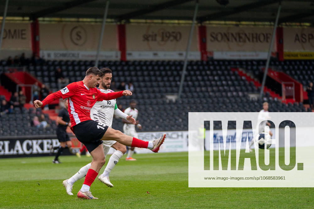 Antonis Aidonis SG Sonnenhof Großaspach, 15 in duel with Yunus Malli 1 FSV Mainz 05 II, 13 , SG Sonnenhof Großaspach vs 1 FSV Mainz 05 II, Football, Regionalliga Südwest, Matchday 15, Season 2025 2026, 01 11 2025 SG Sonnenhof Großaspach vs 1 FSV Mainz 05 II, Football, Regionalliga Südwest, Matchday 15, Season 2025 2026, 01 11 2025 Aspach