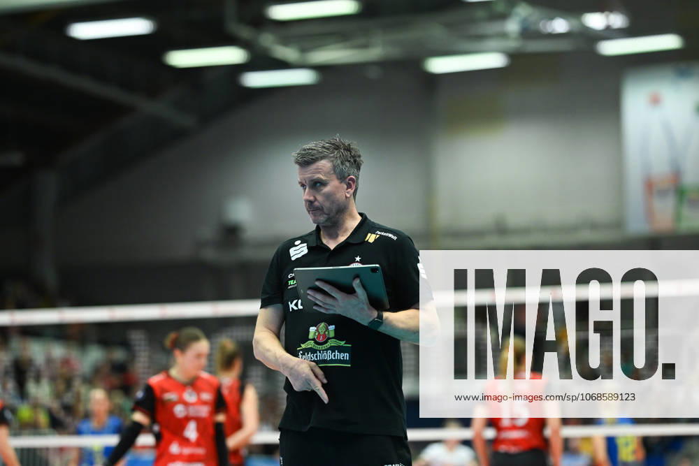 Alexander Waibl Head Coach Dresdner SC Dresdner SC vs SSC Palmberg Schwerin, 1 Volleyball Bundesliga Women, Season 2025 2026, 01 11 2025 Dresdner SC vs SSC Palmberg Schwerin, 1 Volleyball Bundesliga Women, Season 2025 2026, 01 11 2025 Dresden