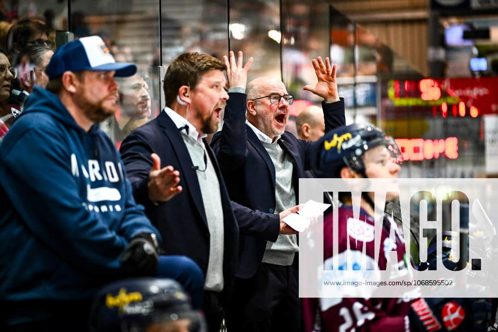 Stefan Nyman Head Coach, Head Coach, Iserlohn Roosters Jannu Kujala Co Coach, Assistant Coach, Performance Coach, Iserlohn Roosters , GER, Iserlohn Roosters vs Grizzlys Wolfsburg, Ice Hockey, Penny DEL, Matchday 17, Season 2025 2026, 01 11 2025, GER, Iserlohn Roosters vs Grizzlys Wolfsburg, Ice Hockey, Penny DEL, Matchday 17, Season 2025 2026, 01 11 2025 Iserlohn