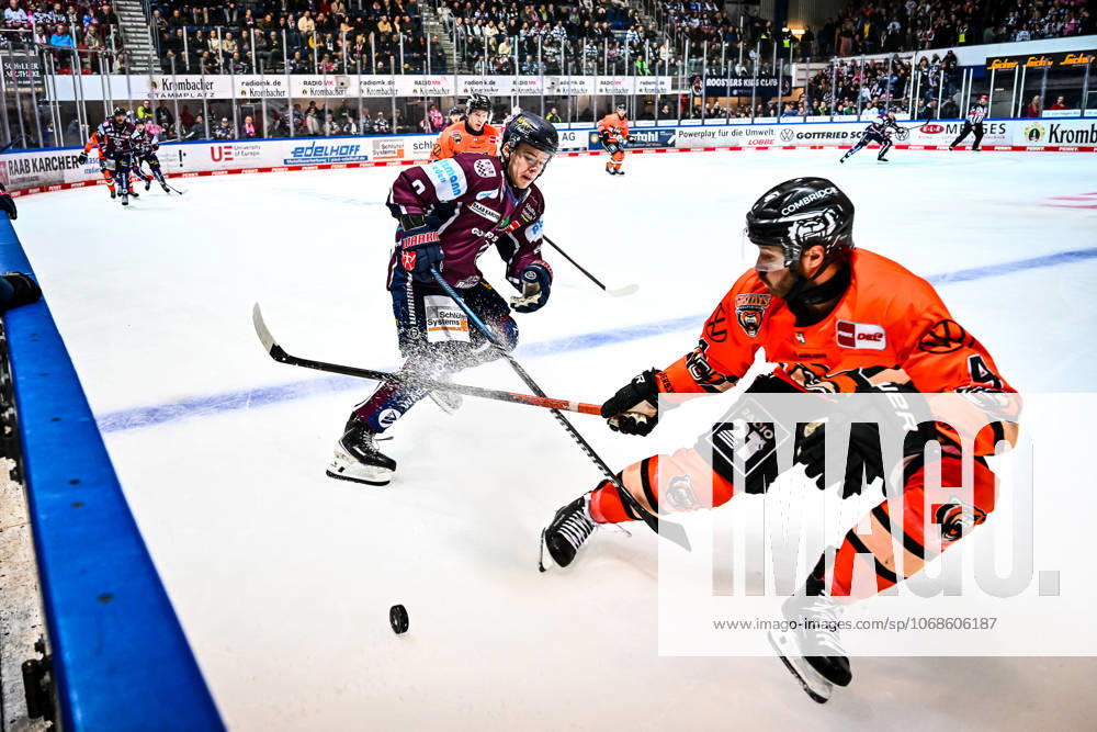 I008 Keaton Thompson Grizzlys Wolfsburg, 4 , GER, Iserlohn Roosters vs Grizzlys Wolfsburg, Ice Hockey, Penny DEL, Matchday 17, Season 2025 2026, 01 11 2025, GER, Iserlohn Roosters vs Grizzlys Wolfsburg, Ice Hockey, Penny DEL, Matchday 17, Season 2025 2026, 01 11 2025 Iserlohn