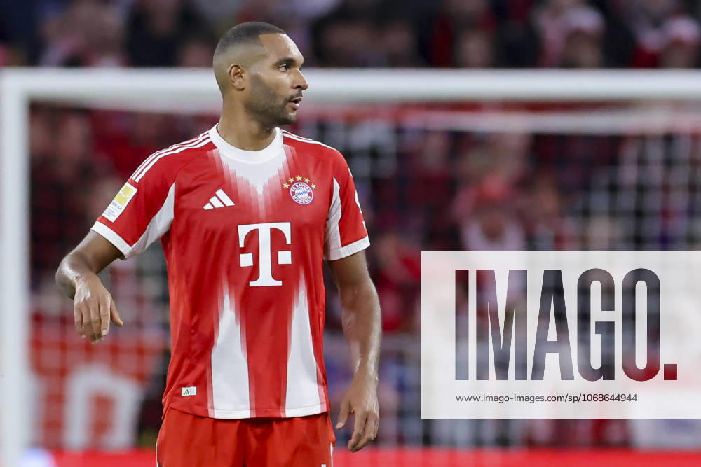 Jonathan Tah (FC Bayern Muenchen) gestikuliert, Bundesliga, FC Bayern München v Bayer 04 Leverkusen, Allianz Arena am 01. November 2025 in München, Deutschland. (Foto von Marco Steinbrenner DeFodi Images) Jonathan Tah (FC Bayern Muenchen) gestures, Bundesliga, FC Bayern München v Bayer 04 Leverkusen, Allianz Arena, November 1, 2025 in München, Germany. (Photo by Marco Steinbrenner DeFodi Images) DFL regulations prohibit any use of photographs as image sequences and or quasi-video. Jonathan Tah FC Bayern Muenchen gestures, Bundesliga, FC Bayern München v Bayer 04 Leverkusen, Allianz Arena on November 01, 2025 in Munich, Germany Photo by Marco Steinbrenner DeFodi Images Jonathan Tah FC Bayern Muenchen gestures, Bundesliga, FC Bayern München v Bayer 04 Leverkusen, Allianz Arena, November 1, 2025 in Munich, Germany Photo by Marco Steinbrenner DeFodi Images DFL regulations prohibit any use of photographs as image sequences and or quasi video