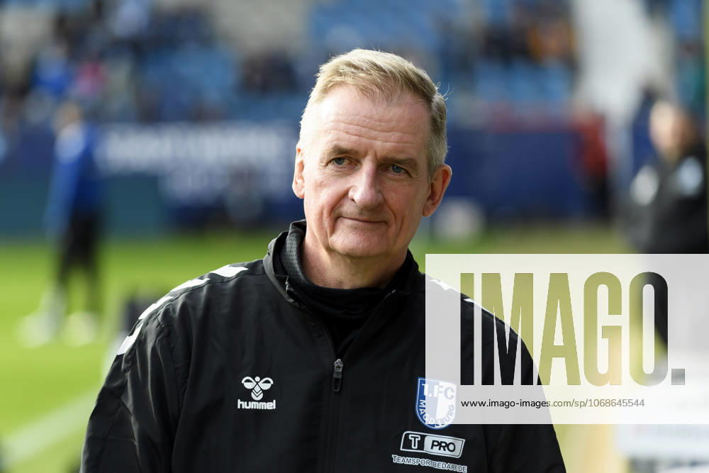 Trainer Petrik Sander (1.FC Magdeburg) schaut waehrend des spiels der 2. Bundesliga zwischen VfL Bochum und 1.FC Magdeburg , Vonovia Ruhrstadion am 02. November 2025 in Bochum, Deutschland. (Foto von Max Maiwald DeFodi Images) +++ Trainer Petrik Sander (1.FC Magdeburg) looks on during the 2. Bundesliga match between VfL Bochum and 1.FC Magdeburg at Vonovia Ruhrstadion on November 2, 2025 in Bochum, Germany. (Photo by Max Maiwald DeFodi Images) DFB DFL REGULATIONS PROHIBIT ANY USE OF PHOTOGRAPHS AS IMAGE SEQUENCES AND OR QUASI-VIDEO. (Photo by Max Maiwald DeFodi Images) Trainer Petrik Sander 1 FC Magdeburg looks on during the 2 Bundesliga match between VfL Bochum and 1 FC Magdeburg , Vonovia Ruhrstadion on November 02, 2025 in Bochum, Germany Photo by Max Maiwald DeFodi Images Trainer Petrik Sander 1 FC Magdeburg looks on during the 2 Bundesliga match between VfL Bochum and 1 FC Magdeburg at Vonovia Ruhrstadion on November 2, 2025 in Bochum, Germany Photo by Max Maiwald DeFodi Images DFB DFL REGULATIONS PROHIBIT ANY USE OF PHOTOGRAPHS AS IMAGE SEQUENCES AND OR QUASI VIDEO Photo by Max Maiwald DeFodi Images