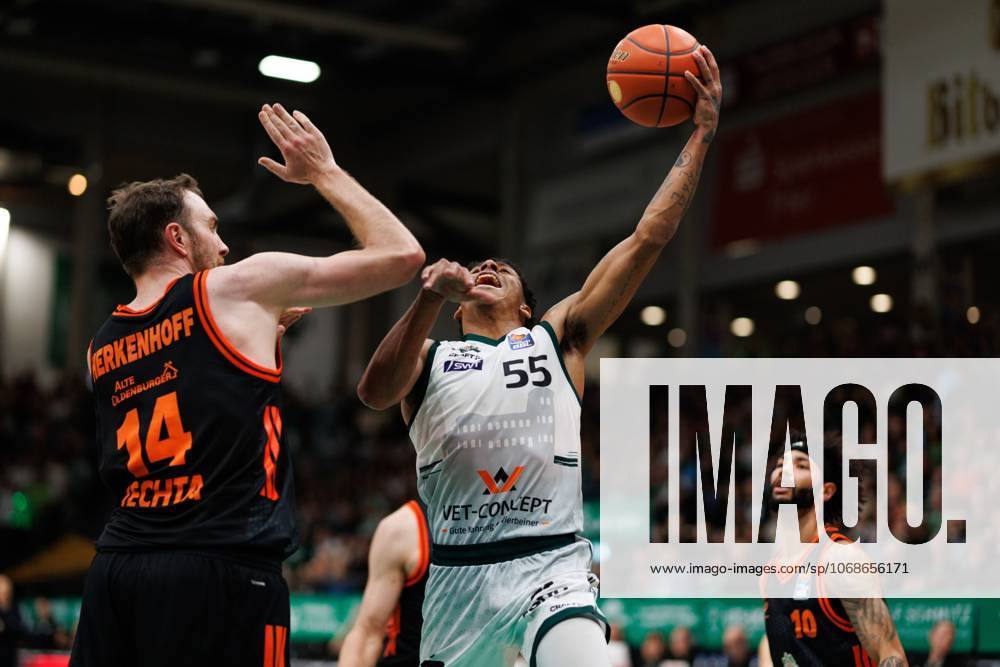 Jordan Roland Gladiators Trier in a duel with Philipp Herkenhoff Rasta Vechta , Vet Concept Gladiators Trier vs Rasta Vechta, Basketball, easyCredit BBL, Matchday 6, Season 2025 2026, 02 11 2025 Vet Concept Gladiators Trier vs Rasta Vechta, Basketball, easyCredit BBL, Matchday 6, Season 2025 2026