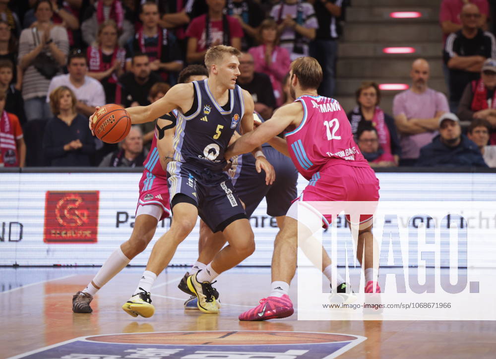 Melvin Jostmann Telekom Baskets Bonn vs Sam Griesel ALBA Berlin 6 Speiltag season 2025 26