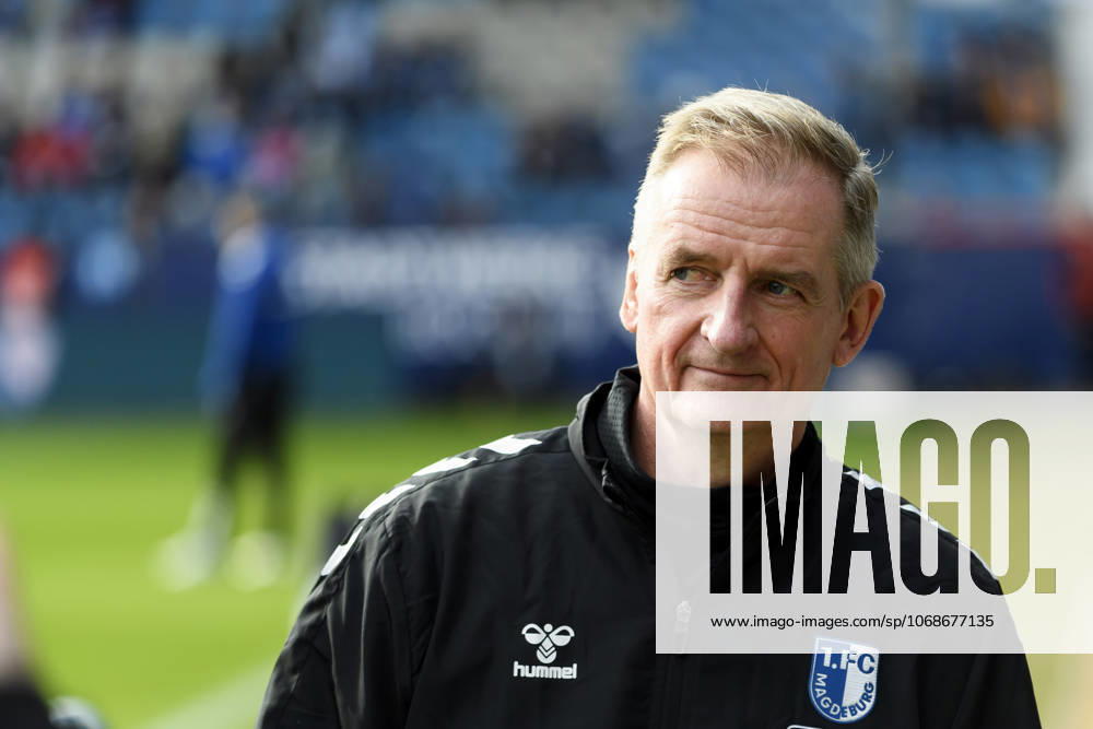 Trainer Petrik Sander (1.FC Magdeburg) schaut waehrend des spiels der 2. Bundesliga zwischen VfL Bochum und 1.FC Magdeburg , Vonovia Ruhrstadion am 02. November 2025 in Bochum, Deutschland. (Foto von Max Maiwald DeFodi Images) +++ Trainer Petrik Sander (1.FC Magdeburg) looks on during the 2. Bundesliga match between VfL Bochum and 1.FC Magdeburg at Vonovia Ruhrstadion on November 2, 2025 in Bochum, Germany. (Photo by Max Maiwald DeFodi Images) DFB DFL REGULATIONS PROHIBIT ANY USE OF PHOTOGRAPHS AS IMAGE SEQUENCES AND OR QUASI-VIDEO. (Photo by Max Maiwald DeFodi Images) Trainer Petrik Sander 1 FC Magdeburg looks on during the 2 Bundesliga match between VfL Bochum and 1 FC Magdeburg , Vonovia Ruhrstadion on November 02, 2025 in Bochum, Germany Photo by Max Maiwald DeFodi Images Trainer Petrik Sander 1 FC Magdeburg looks on during the 2 Bundesliga match between VfL Bochum and 1 FC Magdeburg at Vonovia Ruhrstadion on November 2, 2025 in Bochum, Germany Photo by Max Maiwald DeFodi Images DFB DFL REGULATIONS PROHIBIT ANY USE OF PHOTOGRAPHS AS IMAGE SEQUENCES AND OR QUASI VIDEO Photo by Max Maiwald DeFodi Images