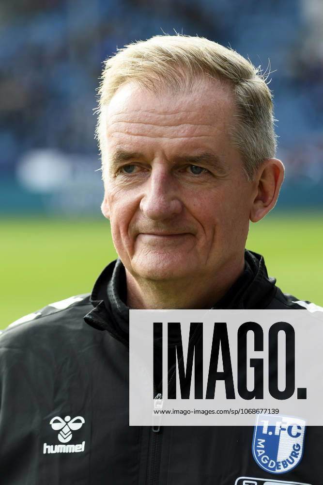 Trainer Petrik Sander (1.FC Magdeburg) schaut waehrend des spiels der 2. Bundesliga zwischen VfL Bochum und 1.FC Magdeburg , Vonovia Ruhrstadion am 02. November 2025 in Bochum, Deutschland. (Foto von Max Maiwald DeFodi Images) +++ Trainer Petrik Sander (1.FC Magdeburg) looks on during the 2. Bundesliga match between VfL Bochum and 1.FC Magdeburg at Vonovia Ruhrstadion on November 2, 2025 in Bochum, Germany. (Photo by Max Maiwald DeFodi Images) DFB DFL REGULATIONS PROHIBIT ANY USE OF PHOTOGRAPHS AS IMAGE SEQUENCES AND OR QUASI-VIDEO. (Photo by Max Maiwald DeFodi Images) Trainer Petrik Sander 1 FC Magdeburg looks on during the 2 Bundesliga match between VfL Bochum and 1 FC Magdeburg , Vonovia Ruhrstadion on November 02, 2025 in Bochum, Germany Photo by Max Maiwald DeFodi Images Trainer Petrik Sander 1 FC Magdeburg looks on during the 2 Bundesliga match between VfL Bochum and 1 FC Magdeburg at Vonovia Ruhrstadion on November 2, 2025 in Bochum, Germany Photo by Max Maiwald DeFodi Images DFB DFL REGULATIONS PROHIBIT ANY USE OF PHOTOGRAPHS AS IMAGE SEQUENCES AND OR QUASI VIDEO Photo by Max Maiwald DeFodi Images