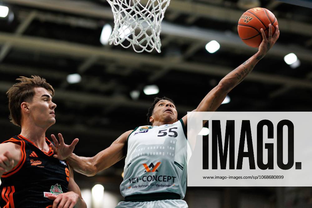 Eli Brooks Gladiators Trier in a duel with Joschka Ferner Rasta Vechta , Vet Concept Gladiators Trier vs Rasta Vechta, Basketball, easyCredit BBL, Matchday 6, Season 2025 2026, 02 11 2025 Vet Concept Gladiators Trier vs Rasta Vechta, Basketball, easyCredit BBL, Matchday 6, Season 2025 2026