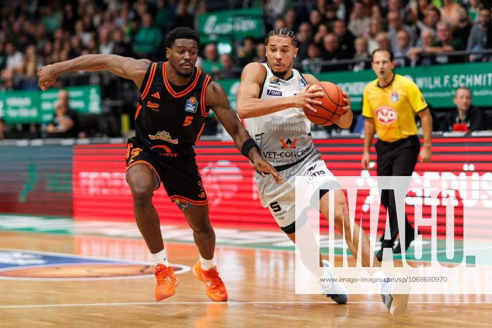 Jordan Roland Gladiators Trier in duel with Tj Bamba Rasta Vechta , Vet Concept Gladiators Trier vs Rasta Vechta, Basketball, easyCredit BBL, Matchday 6, Season 2025 2026, 02 11 2025 Vet Concept Gladiators Trier vs Rasta Vechta, Basketball, easyCredit BBL, Matchday 6, Season 2025 2026