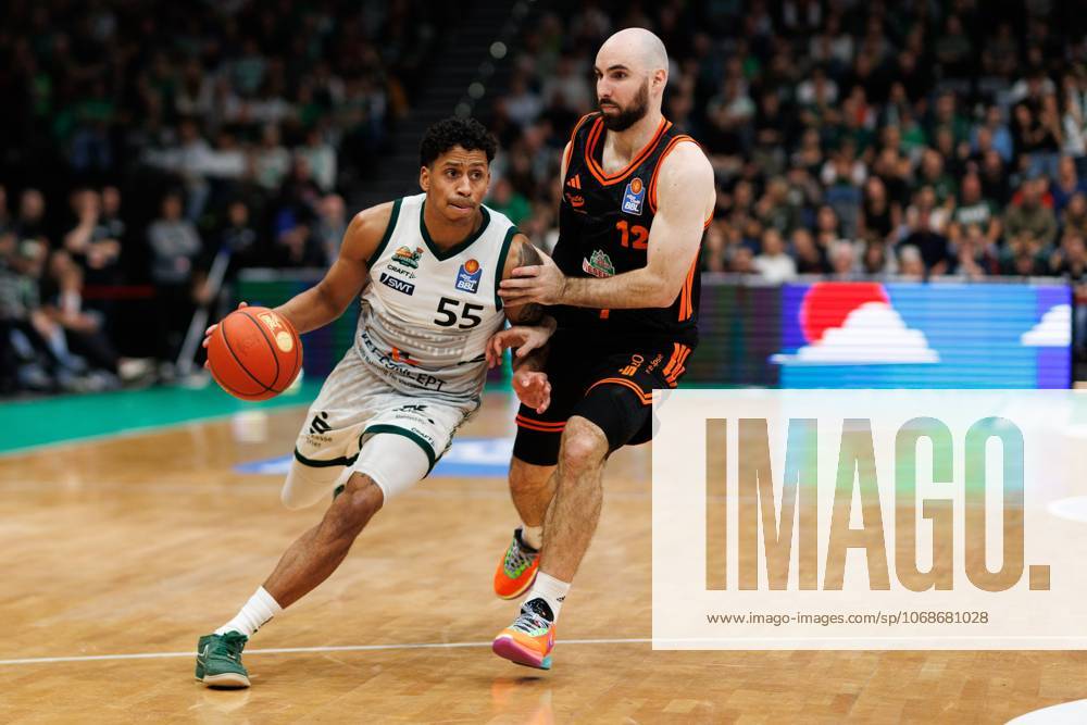 Eli Brooks Gladiators Trier in a duel with Tommy Kuhse Rasta Vechta , Vet Concept Gladiators Trier vs Rasta Vechta, Basketball, easyCredit BBL, Matchday 6, Season 2025 2026, 02 11 2025 Vet Concept Gladiators Trier vs Rasta Vechta, Basketball, easyCredit BBL, Matchday 6, Season 2025 2026