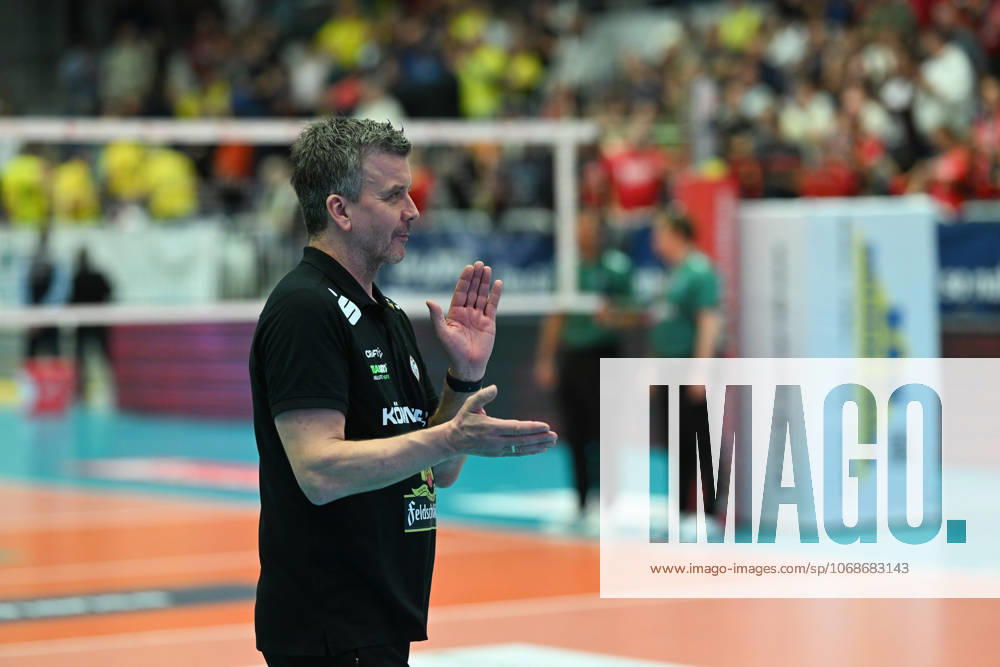 Alexander Waibl Head Coach Dresdner SC Dresdner SC vs SSC Palmberg Schwerin, 1 Volleyball Bundesliga Women, Season 2025 2026, 01 11 2025 Dresdner SC vs SSC Palmberg Schwerin, 1 Volleyball Bundesliga Women, Season 2025 2026, 01 11 2025 Dresden