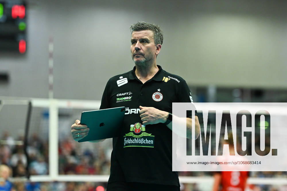 Alexander Waibl Head Coach Dresdner SC Dresdner SC vs SSC Palmberg Schwerin, 1 Volleyball Bundesliga Women, Season 2025 2026, 01 11 2025 Dresdner SC vs SSC Palmberg Schwerin, 1 Volleyball Bundesliga Women, Season 2025 2026, 01 11 2025 Dresden