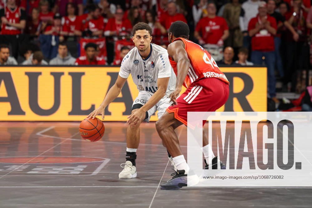 Kevin McClain MLP Academics Heidelberg, 03 with Kamar Baldwin FC Bayern Basketball, 44 , GER, FC Bayern Basketball vs MLP Academics Heidelberg, Basketball, easycredit Basketball Bundesliga, Matchday 6, 2025 2026 season, 03 11 2025, GER, FC Bayern Basketball vs MLP Academics Heidelberg, Basketball, easycredit Basketball Bundesliga, Matchday 6, 2025 2026 season, 03 11 2025 Munich