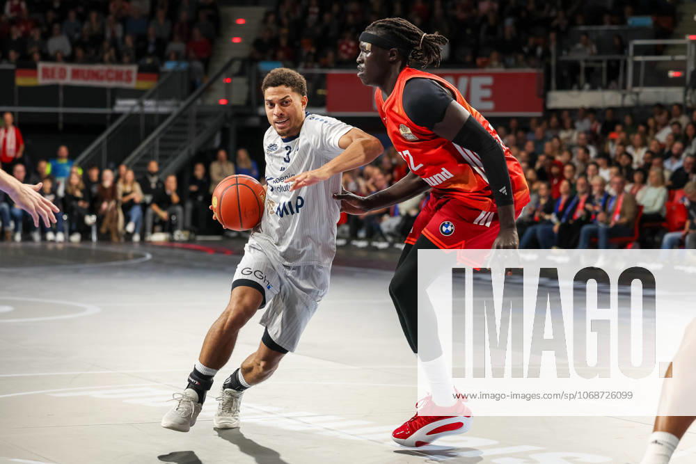 Kevin McClain MLP Academics Heidelberg, 03 with Wenyen Gabriel FC Bayern Basketball, 32 , GER, FC Bayern Basketball vs MLP Academics Heidelberg, Basketball, easycredit Basketball Bundesliga, Matchday 6, 2025 2026 season, 03 11 2025, GER, FC Bayern Basketball vs MLP Academics Heidelberg, Basketball, easycredit Basketball Bundesliga, Matchday 6, 2025 2026 season, 03 11 2025 Munich