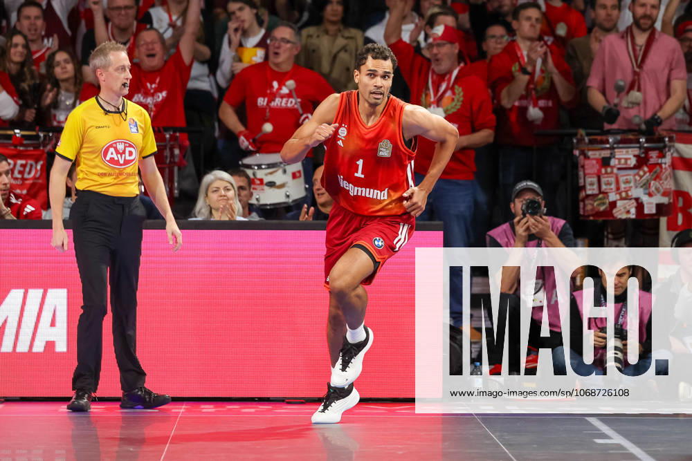 Oscar da Silva FC Bayern Basketball, 01 celebrates a point win, GER, FC Bayern Basketball vs MLP Academics Heidelberg, Basketball, easycredit Basketball Bundesliga, Matchday 6, Season 2025 2026, 03 11 2025, GER, FC Bayern Basketball vs MLP Academics Heidelberg, Basketball, easycredit Basketball Bundesliga, Matchday 6, Season 2025 2026, 03 11 2025 Muenchen