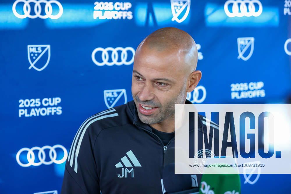 FORT LAUDERDALE, FL - OCTOBER 31: Inter Miami CF head coach Javier Mascherano talks to the media prior to an Inter Miami Training Session at Florida Blue Training Center on October 31, 2025 in Fort Lauderdale, Florida. (Photo by Chris Arjoon Icon Sportswire) SOCCER: OCT 31 MLS, Fussball Herren, USA Inter Miami CF Training Icon25103100169