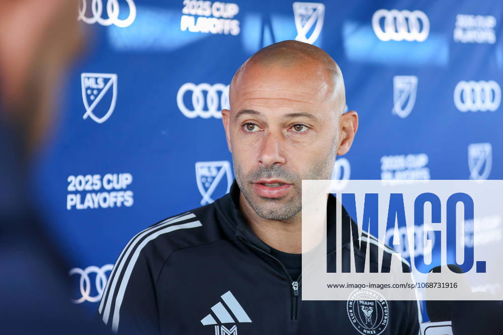 FORT LAUDERDALE, FL - OCTOBER 31: Inter Miami CF head coach Javier Mascherano talks to the media prior to an Inter Miami Training Session at Florida Blue Training Center on October 31, 2025 in Fort Lauderdale, Florida. (Photo by Chris Arjoon Icon Sportswire) SOCCER: OCT 31 MLS, Fussball Herren, USA Inter Miami CF Training Icon25103100171