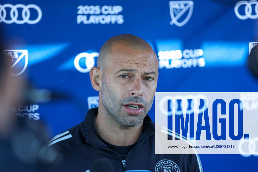 FORT LAUDERDALE, FL - OCTOBER 31: Inter Miami CF head coach Javier Mascherano talks to the media prior to an Inter Miami Training Session at Florida Blue Training Center on October 31, 2025 in Fort Lauderdale, Florida. (Photo by Chris Arjoon Icon Sportswire) SOCCER: OCT 31 MLS, Fussball Herren, USA Inter Miami CF Training Icon25103100177