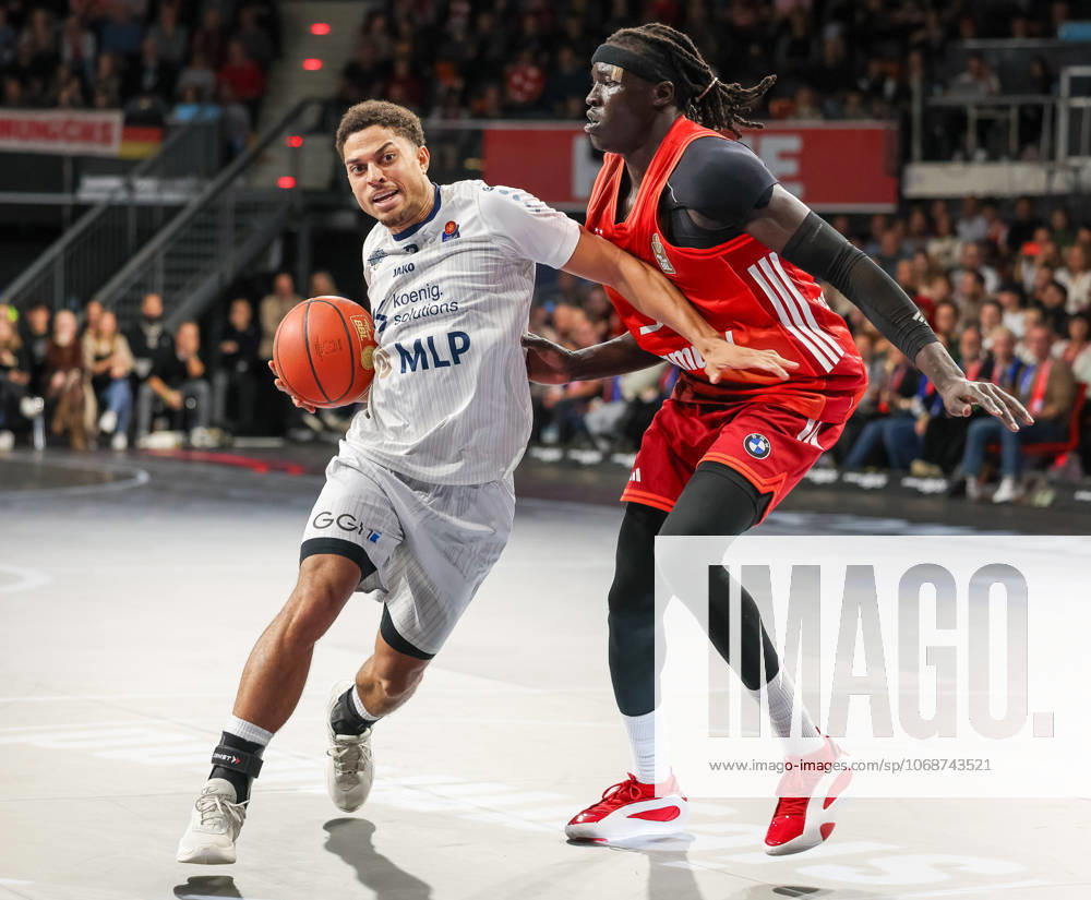 Kevin McClain MLP Academics Heidelberg, 03 with Wenyen Gabriel FC Bayern Basketball, 32 , GER, FC Bayern Basketball vs MLP Academics Heidelberg, Basketball, easycredit Basketball Bundesliga, Matchday 6, 2025 2026 season, 03 11 2025, GER, FC Bayern Basketball vs MLP Academics Heidelberg, Basketball, easycredit Basketball Bundesliga, Matchday 6, 2025 2026 season, 03 11 2025 Munich