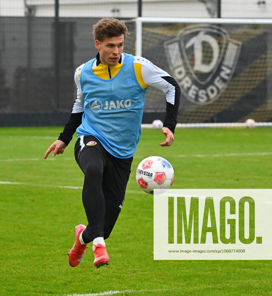 Alexander Rossipal, SG Dynamo Dresden, Training, Football, Football, 2 Bundesliga, Second League, Season 2025 2026, AOK PLUS Walter Fritzsch Academy, Messering 18, Dresden, Ostragehege, 28 10 2025,