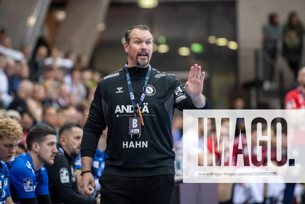 Misha Kaufmann TVB Stuttgart, coach gesticulating on the sidelines GER, TVB Stuttgart SG Flensburg Handewitt, DAIKIN HBL, Handball, Bundesliga, DHB Pokal Round of 16, Season 2025 2026, 05 11 2025 GER, TVB Stuttgart SG Flensburg Handewitt, DAIKIN HBL, Handball, Bundesliga, DHB Pokal Round of 16, Season 2025 2026, 05 11 2025 Stuttgart