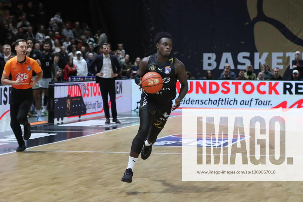 Basketball easyCredit BBL, Basketball Loewen Braunschweig Veolia Hamburg Towers, v l Barra Njie Braunschweig, 13 Braunschweig