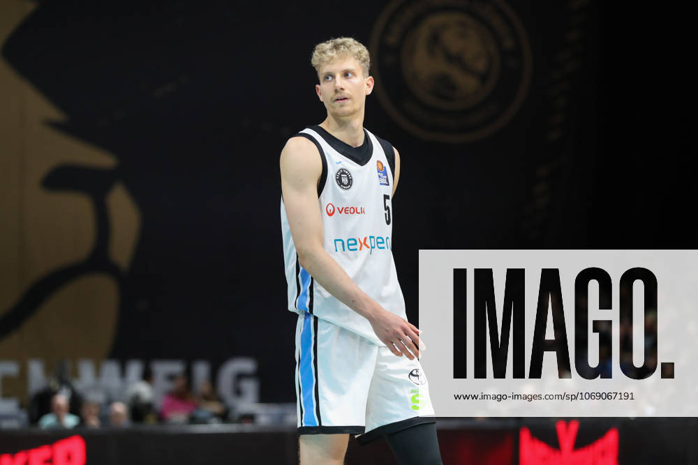 Basketball easyCredit BBL, Basketball Loewen Braunschweig Veolia Hamburg Towers, v l Zsombor Maronka Hamburg, 5 Braunschweig