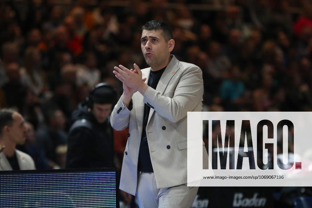 Basketball easyCredit BBL, Basketball Loewen Braunschweig Veolia Hamburg Towers, v l Konstantin Papazoglou Braunschweig, coach disappointed, disappointed, looks disappointed, disappointed Braunschweig