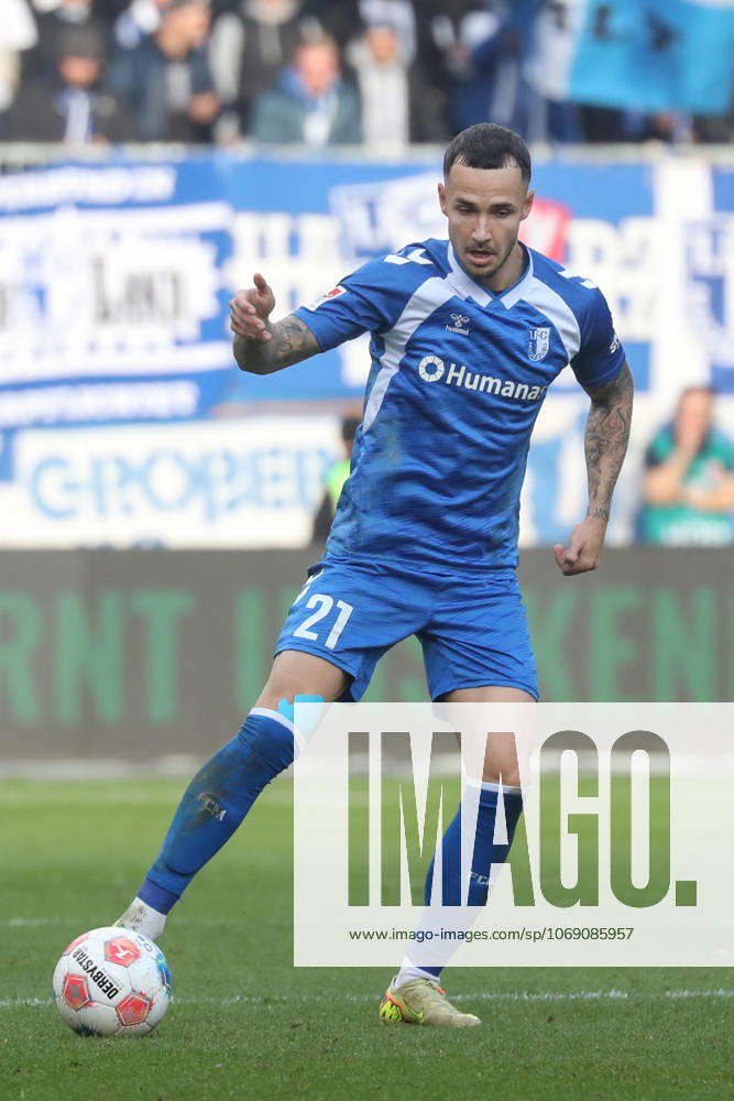 Fußball 2 Bundesliga, 1 FC Magdeburg SC Paderborn 07, v l Falko Michel Magdeburg, 21 Freisteller, Einzelbild, Ganzkoerper, single frame Magdeburg