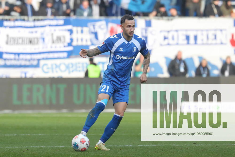 Fußball 2 Bundesliga, 1 FC Magdeburg SC Paderborn 07, v l Falko Michel Magdeburg, 21 Freisteller, Einzelbild, Ganzkoerper, single frame Magdeburg