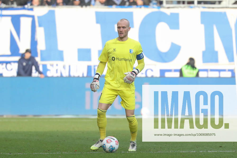 Fußball 2 Bundesliga, 1 FC Magdeburg SC Paderborn 07, v l Dominik Reimann Magdeburg, 1 Freisteller, Einzelbild, Ganzkoerper, single frame Magdeburg
