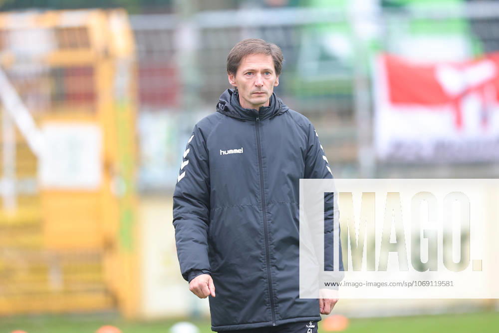 Leipzig, 08 11 2025, Alfred Kunze Sportpark, Soccer, Men, Season 2025 2026, Regionalliga Nordost, 15 Matchday , BSG Chemie Leipzig ZFC Meuselwitz , In the picture Coach Georg Martin Leopold, ZFC Meuselwitz ,