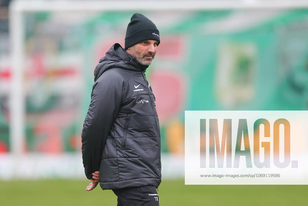 Leipzig, 08 11 2025, Alfred Kunze Sportpark, Soccer, Men, Season 2025 2026, Regionalliga Nordost, 15 Matchday , BSG Chemie Leipzig ZFC Meuselwitz , In the picture Coach Adrian Alipour, Chemie Leipzig ,