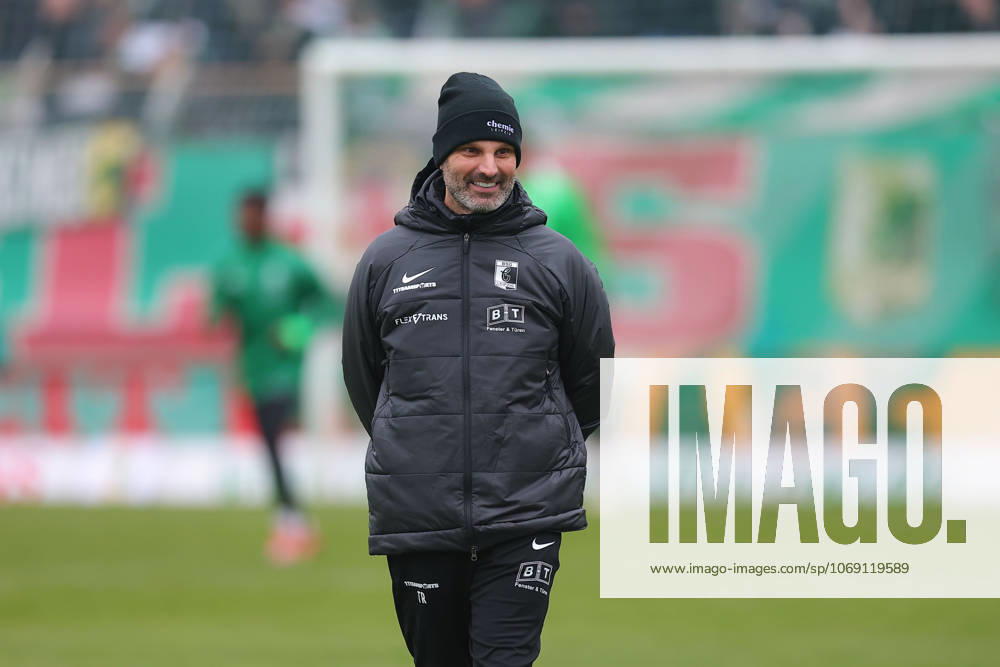 Leipzig, 08 11 2025, Alfred Kunze Sportpark, Soccer, Men, Season 2025 2026, Regionalliga Nordost, 15 Matchday , BSG Chemie Leipzig ZFC Meuselwitz , In the picture Coach Adrian Alipour, Chemie Leipzig ,