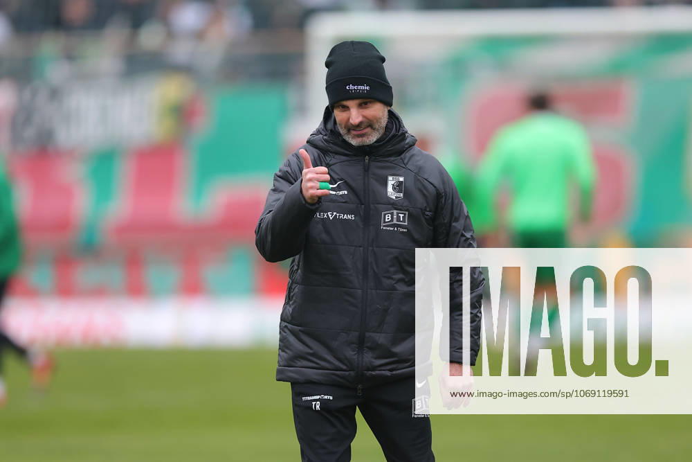 Leipzig, 08 11 2025, Alfred Kunze Sportpark, Soccer, Men, Season 2025 2026, Regionalliga Nordost, 15 Matchday , BSG Chemie Leipzig ZFC Meuselwitz , In the picture Coach Adrian Alipour, Chemie Leipzig ,