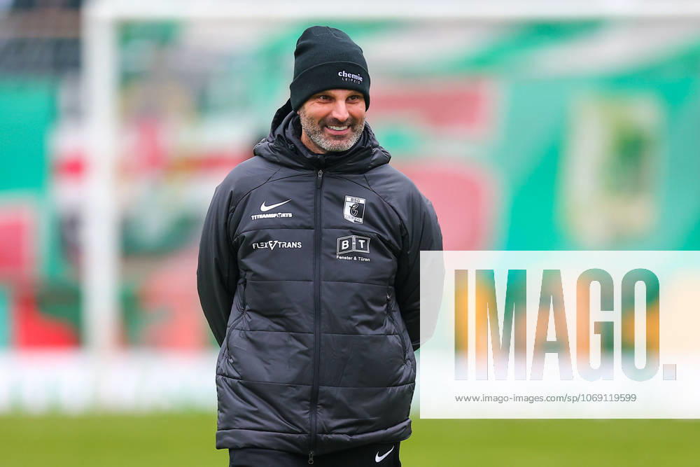 Leipzig, 08 11 2025, Alfred Kunze Sportpark, Soccer, Men, Season 2025 2026, Regionalliga Nordost, 15 Matchday , BSG Chemie Leipzig ZFC Meuselwitz 0 2 0 2 , In the picture Coach Adrian Alipour, Chemie Leipzig ,