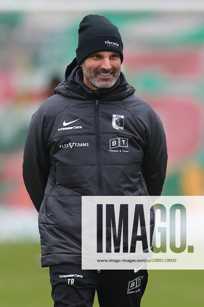 Leipzig, 08 11 2025, Alfred Kunze Sportpark, Soccer, Men, Season 2025 2026, Regionalliga Nordost, 15 Matchday , BSG Chemie Leipzig ZFC Meuselwitz 0 2 0 2 , In the picture Coach Adrian Alipour, Chemie Leipzig ,