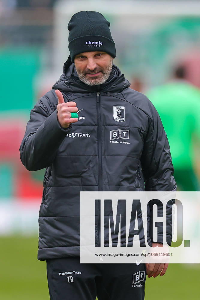 Leipzig, 08 11 2025, Alfred Kunze Sportpark, Soccer, Men, Season 2025 2026, Regionalliga Nordost, 15 Matchday , BSG Chemie Leipzig ZFC Meuselwitz 0 2 0 2 , In the picture Coach Adrian Alipour, Chemie Leipzig ,