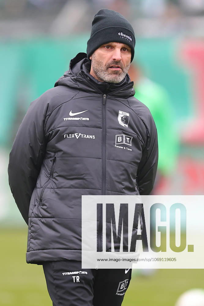 Leipzig, 08 11 2025, Alfred Kunze Sportpark, Soccer, Men, Season 2025 2026, Regionalliga Nordost, 15 Matchday , BSG Chemie Leipzig ZFC Meuselwitz 0 2 0 2 , In the picture Coach Adrian Alipour, Chemie Leipzig ,