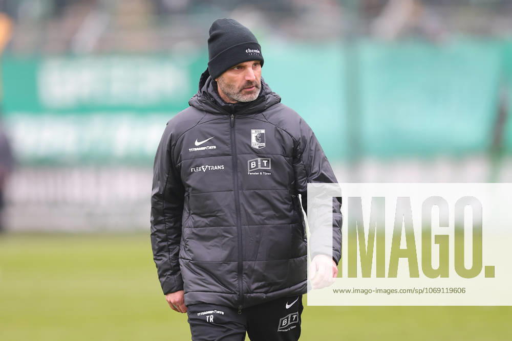 Leipzig, 08 11 2025, Alfred Kunze Sportpark, Soccer, Men, Season 2025 2026, Regionalliga Nordost, 15 Matchday , BSG Chemie Leipzig ZFC Meuselwitz 0 2 0 2 , In the picture Coach Adrian Alipour, Chemie Leipzig ,