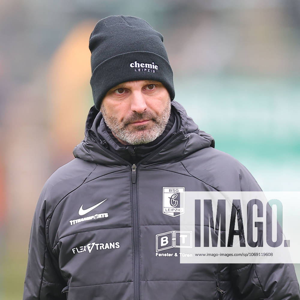 Leipzig, 08 11 2025, Alfred Kunze Sportpark, Soccer, Men, Season 2025 2026, Regionalliga Nordost, 15 Matchday , BSG Chemie Leipzig ZFC Meuselwitz 0 2 0 2 , In the picture Coach Adrian Alipour, Chemie Leipzig ,