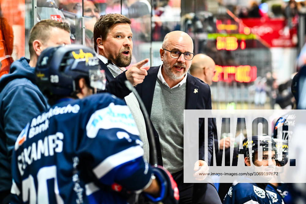 Jannu Kujala Co Coach, Assistant Coach, Performance Coach, Iserlohn Roosters Stefan Nyman Head Coach, Head Coach, Iserlohn Roosters , GER, Iserlohn Roosters vs ERC Ingolstadt, Ice Hockey, Penny DEL, Matchday 18, Season 2025 2026, 24 11 2025, GER, Iserlohn Roosters vs ERC Ingolstadt, Ice Hockey, Penny DEL, Matchday 18, Season 2025 2026, 14 11 2025 Iserlohn