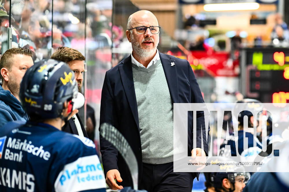 Stefan Nyman Head Coach, Head Coach, Iserlohn Roosters , GER, Iserlohn Roosters vs ERC Ingolstadt, Ice Hockey, Penny DEL, Matchday 18, Season 2025 2026, 24 11 2025, GER, Iserlohn Roosters vs ERC Ingolstadt, Ice Hockey, Penny DEL, Matchday 18, Season 2025 2026, 14 11 2025 Iserlohn