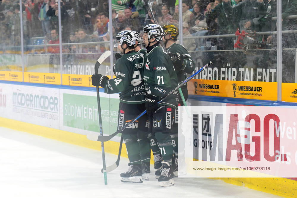 Goal, goal celebration for the Bietigheim Steelers 6 2 by the goal Cole Fonstad Bietigheim Steelers, 24 Bietigheim Steelers vs ESV Kaufbeuren, Ice Hockey, DEL 2, Matchday 16, Season 2025 2026, 16 11 2025 Bietigheim Steelers vs ESV Kaufbeuren, Ice Hockey, DEL 2, Matchday 16, Season 2025 2026, 16 11 2025 Bietigheim