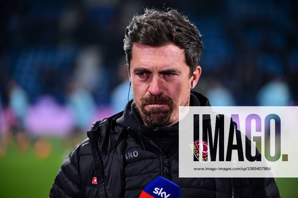 Thomas Stamm Head Coach Dresden , VfL Bochum vs Dynamo Dresden, Soccer, 2 Bundesliga, 13 Matchday, 21 11 2025 DFB regulations prohibit any use of photographs as image sequences and or quasi video Bochum Nordrhein Westfalen Germany