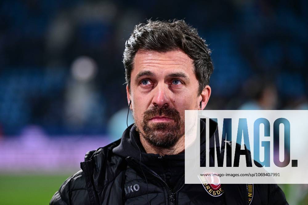 Thomas Stamm Head Coach Dresden , VfL Bochum vs Dynamo Dresden, Soccer, 2 Bundesliga, 13 Matchday, 21 11 2025 DFB regulations prohibit any use of photographs as image sequences and or quasi video Bochum Nordrhein Westfalen Germany