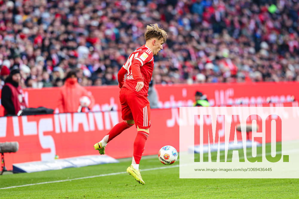 Lennart Karl 42, FC Bayern München at the match between FC Bayern München v SC Freiburg, Football, Men, Bundesliga, 2025 2026, 11 Matchday on 22 11 2025 in Munich, Allianz Arena DFL and DFB regulations prohibit any use of photographs as image sequences and or quasi video Bayern Germany