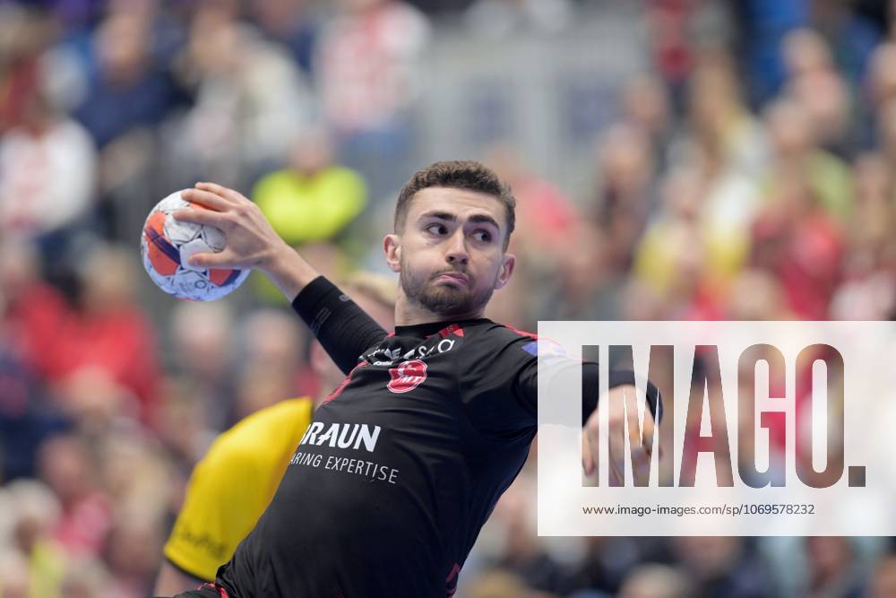 Florian Drosten MT Melsungen 18 on throw , GER, MT Melsungen HF Karlskrona SWE l, Handball, EHF European League Maenner, Group Matches, Saison 2025 2026, 25 11 2025, GER, MT Melsungen HF Karlskrona, Handball, EHF Maenner, Group Matches, Saison 2025 2026, 25 11 2025 Kassel