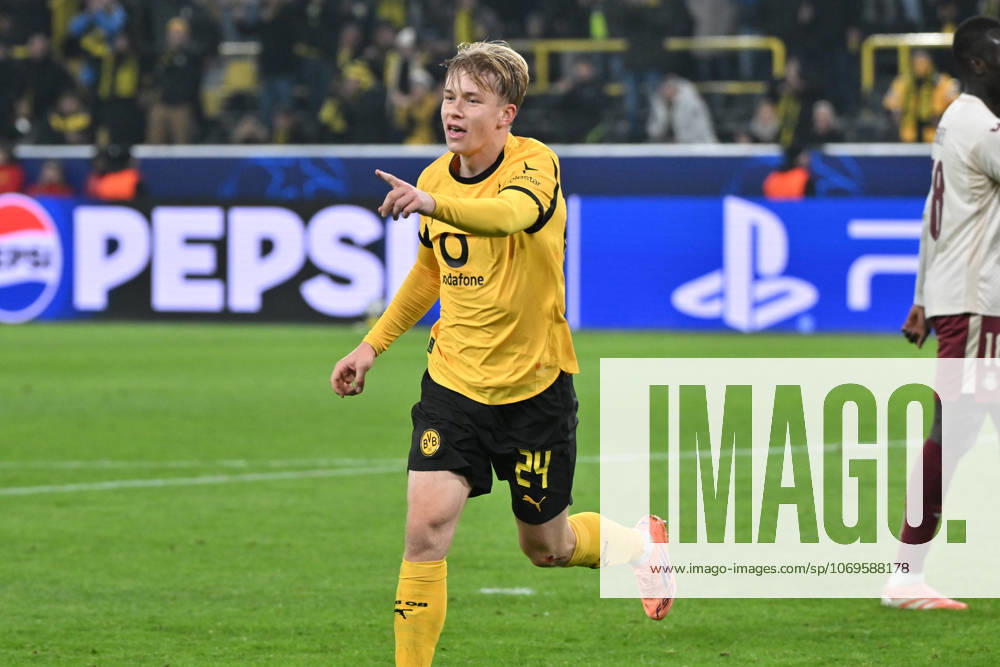Cheers 4 0 Daniel Svensson Borussia Dortmund 25 11 2025, Football, UEFA Champions League 2025 2026, Matchday 5, Borussia Dortmund FC Villarreal UEFA regulations prohibit any use of photographs as image sequences and or quasi video Dortmund Signal Iduna Park Nordrhein Westfalen Germany Team2